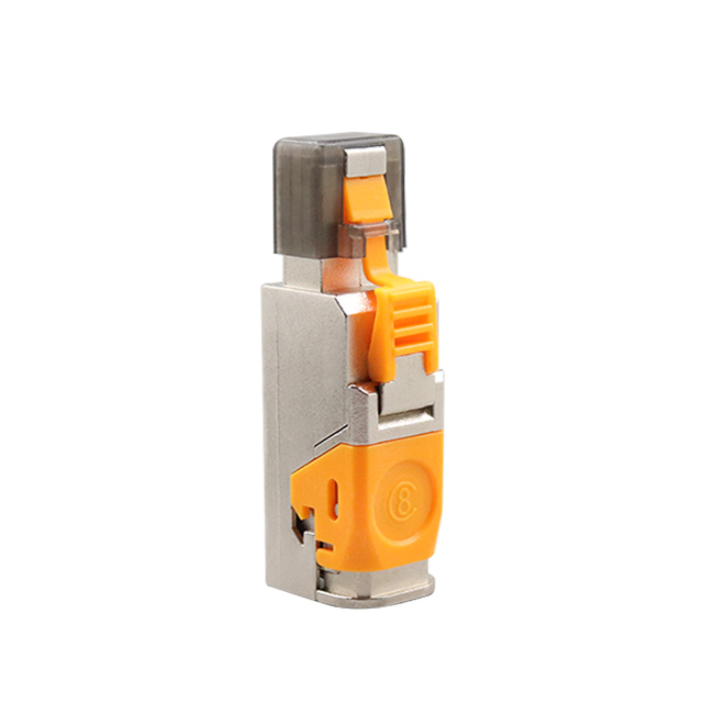 Vyžaduje k instalaci zástrčka pole RJ45 Specializované nástroje?